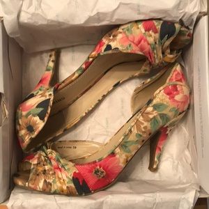 Call it Sprint Rafa floral heels size 9